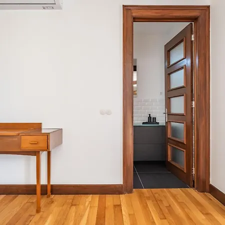 Apartament 6 - By Wehost